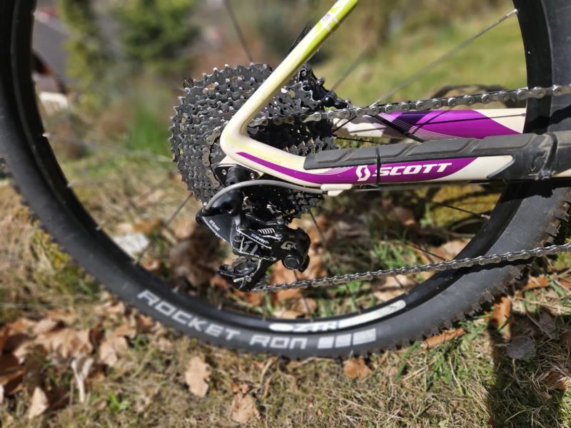 Závodní karbonový Scott 9,8kg