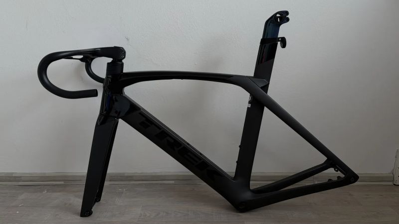 Trek Madone SL 6 56 cm + Aeolus RSL kokpit