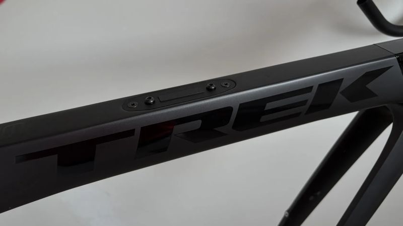 Trek Madone SL 6 56 cm + Aeolus RSL kokpit