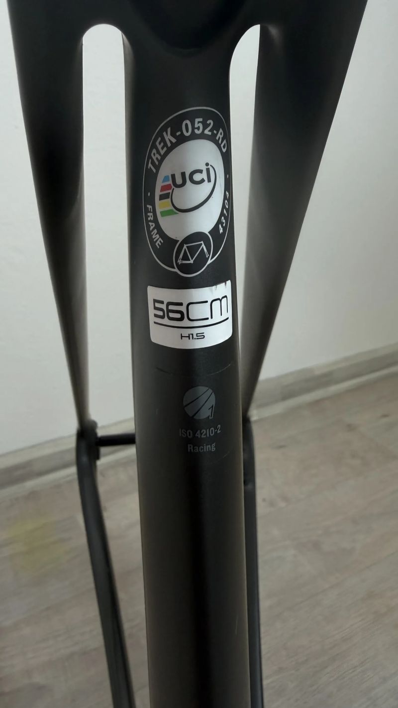 Trek Madone SL 6 56 cm + Aeolus RSL kokpit