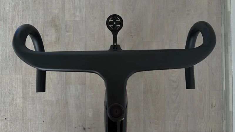 Trek Madone SL 6 56 cm + Aeolus RSL kokpit