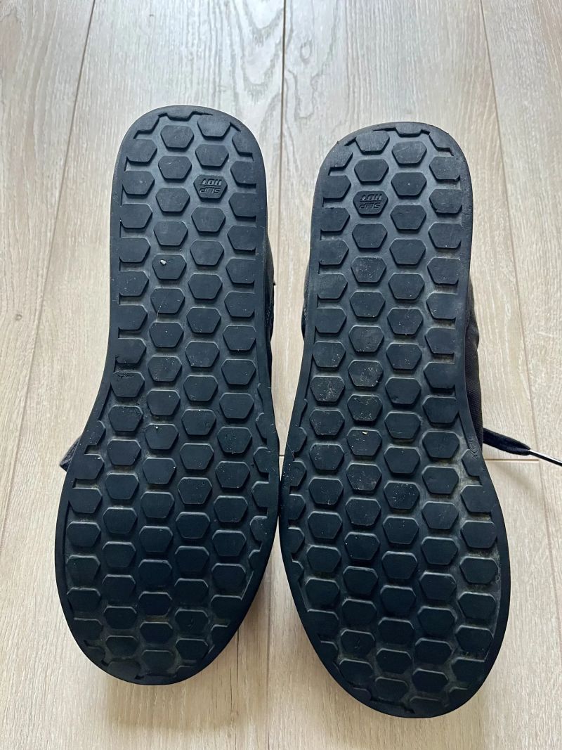 Specialized 2FO Method Flat vel. 45 – černé, top stav