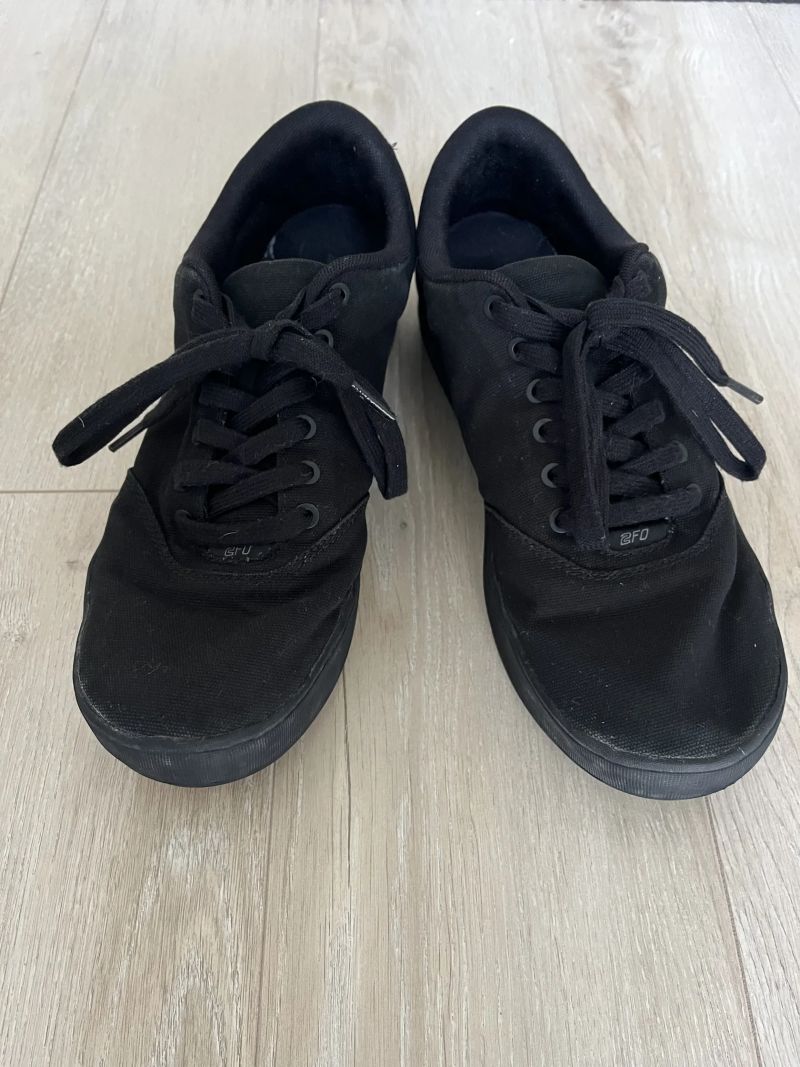 Specialized 2FO Method Flat vel. 45 – černé, top stav