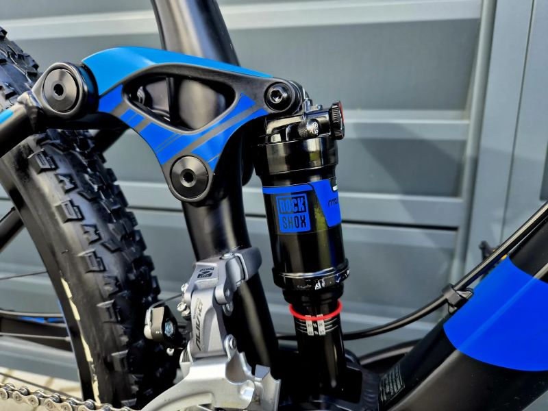 (69)Celoodpružené kolo Giant Air 27,5"