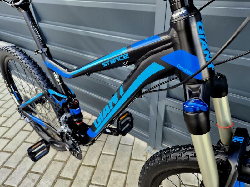 (69)Celoodpružené kolo Giant Air 27,5"