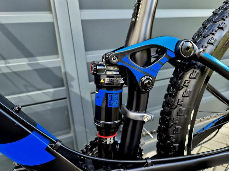 (69)Celoodpružené kolo Giant Air 27,5"