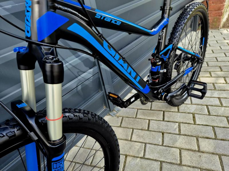 (69)Celoodpružené kolo Giant Air 27,5"