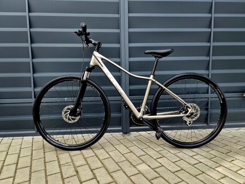 (70)Crossové/Trekingové kolo Trek - Zánovní