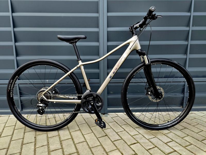 (70)Crossové/Trekingové kolo Trek - Zánovní