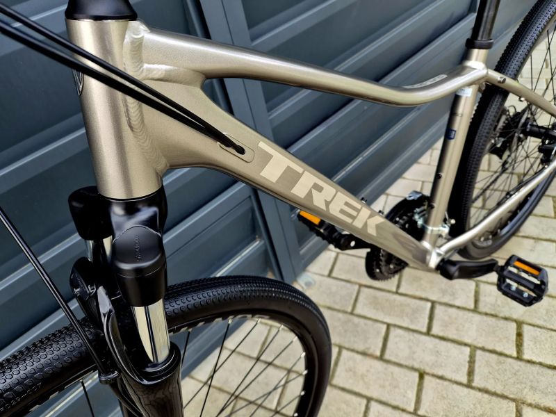 (70)Crossové/Trekingové kolo Trek - Zánovní