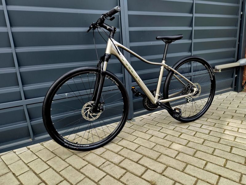 (70)Crossové/Trekingové kolo Trek - Zánovní