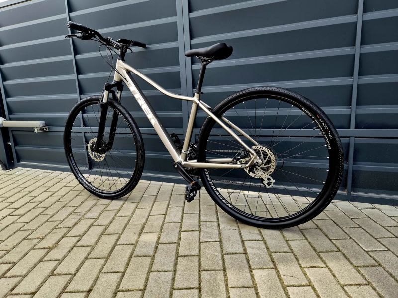 (70)Crossové/Trekingové kolo Trek - Zánovní