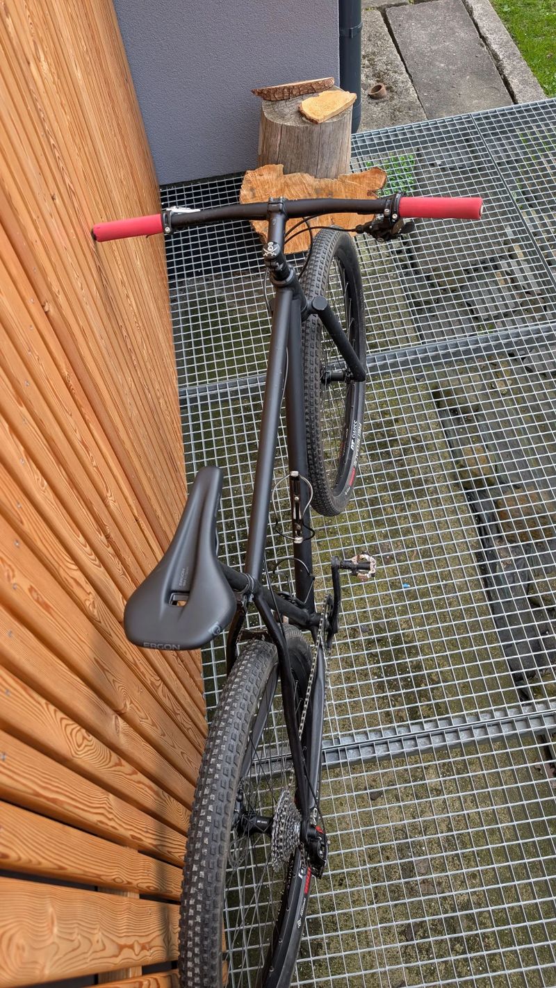 REZERVACE: Ocelový WERK, vel. L