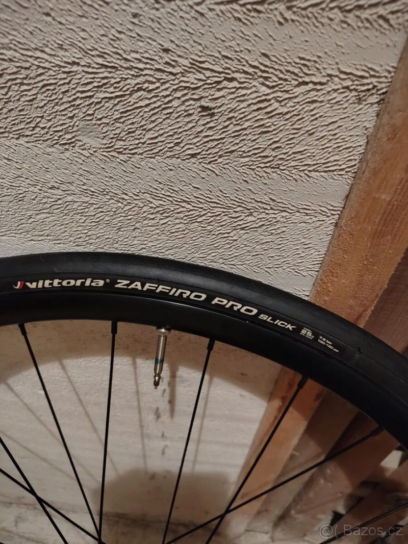 Prodám silniční kola DT Swiss R460DB ,12s, microspline,