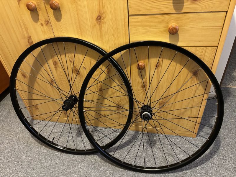 Zapletené gravel kola - Ráfky Ryde / náboje Shimano RS470