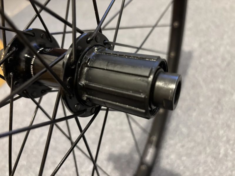 Zapletené gravel kola - Ráfky Ryde / náboje Shimano RS470