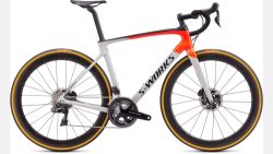 V TOP stavu s malým nájezdem Specialized S-Works Roubaix / 2x11 Dura Ace Di2 / karbonová kola Roval