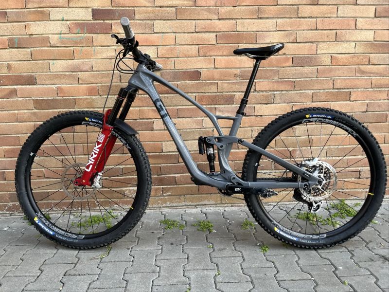 GT Sensor Carbon Custom