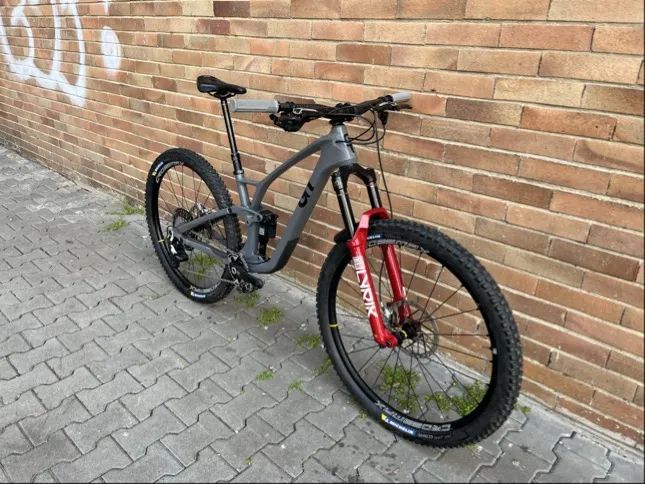 GT Sensor Carbon Custom