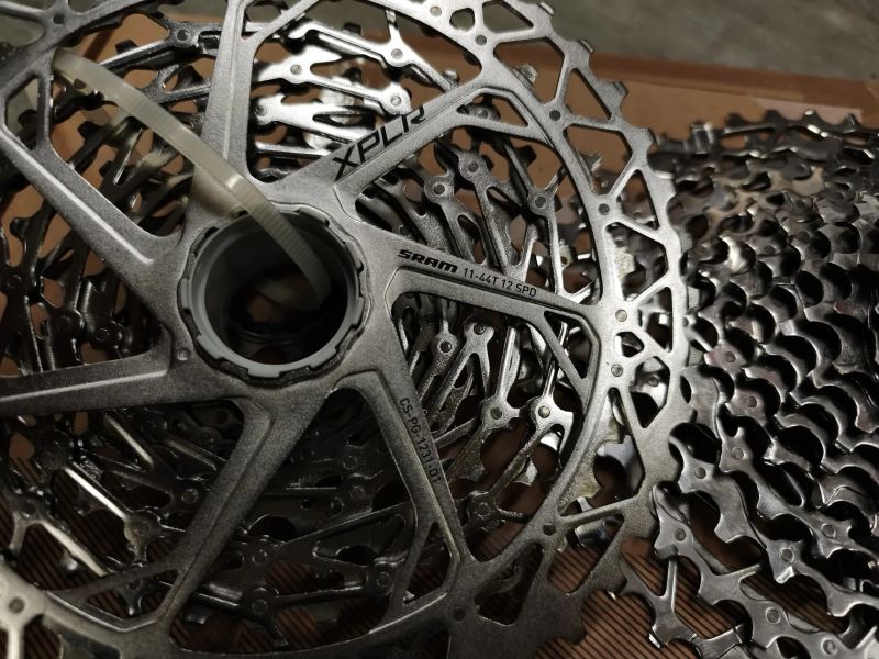 Kazety SRAM XPLR 12S 44T PG-1231 a PG-1251