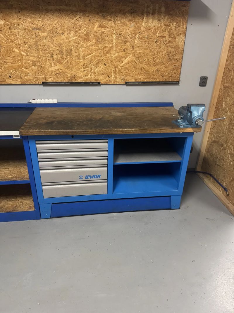 Pracovní ponk Unior vč. svěráku