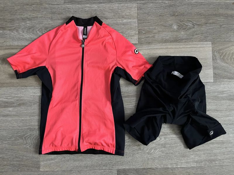 Assos UMA GT vel. S, dámská sada dres a krat´asy