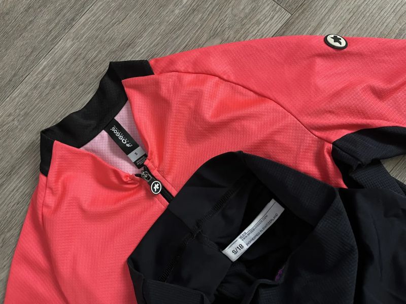 Assos UMA GT vel. S, dámská sada dres a krat´asy