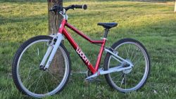 Woom 5 - limitovaná edice červená perleť