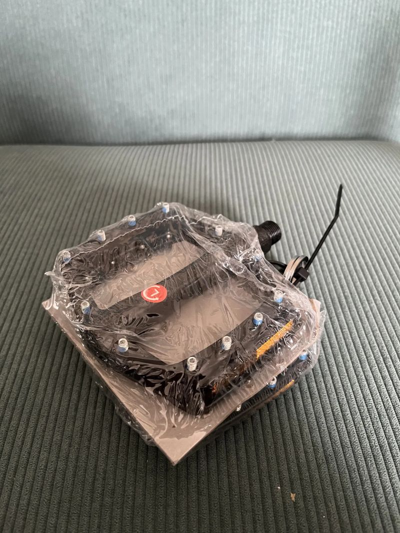 Pedále Polygon flat platform one piece alloy