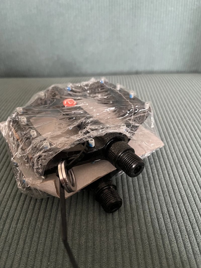 Pedále Polygon flat platform one piece alloy