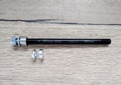 Pevná osa k vozíku Thule 12x142 mm (160-172 mm)