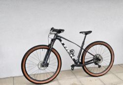 Trek Procaliber 9.6 Gen 3 Dark Web, vel. M