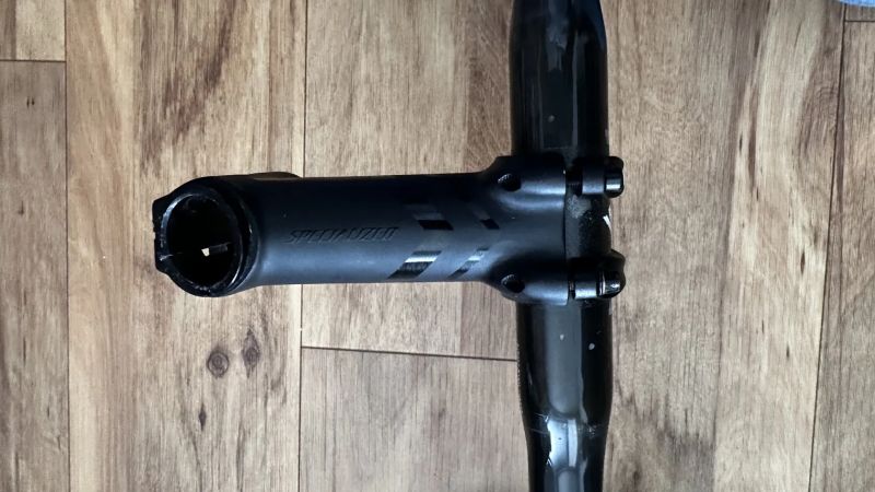 Prodám silniční oblouky + představec Specialized S-works