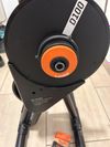 trenažér Van Rysel D100 s „Zwift Cog and Click“