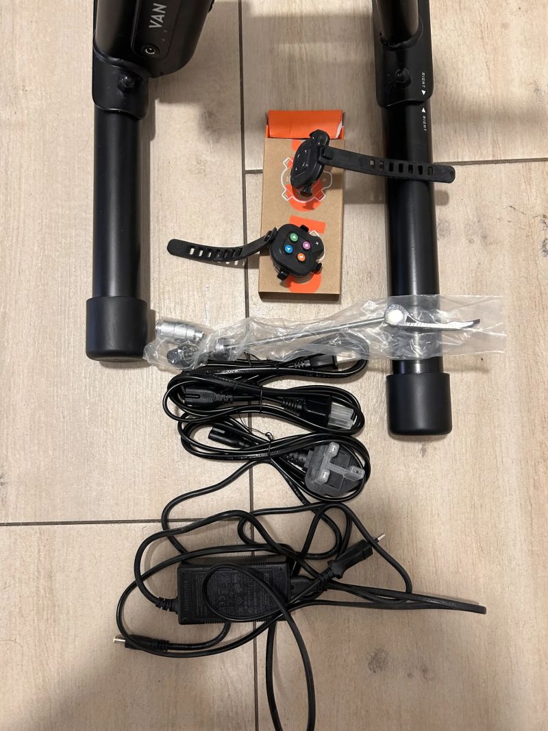 trenažér Van Rysel D100 s „Zwift Cog and Click“