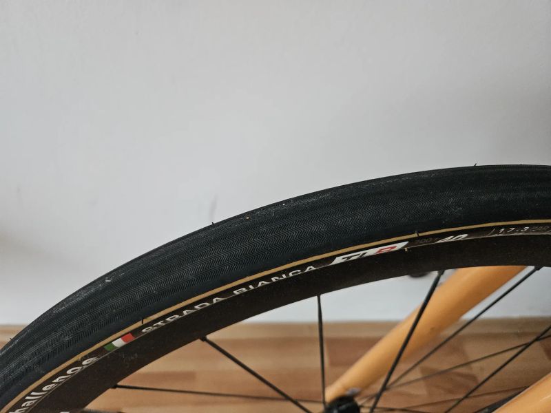 CHALLENGE plášť STRADA BIANCA RACE TLR 700x40 černá/hnědá - zánovní - cena za 2 ks