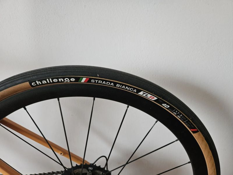 CHALLENGE plášť STRADA BIANCA RACE TLR 700x40 černá/hnědá - zánovní - cena za 2 ks