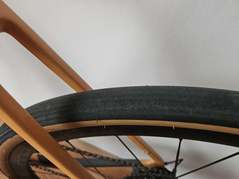 CHALLENGE plášť STRADA BIANCA RACE TLR 700x40 černá/hnědá - zánovní - cena za 2 ks