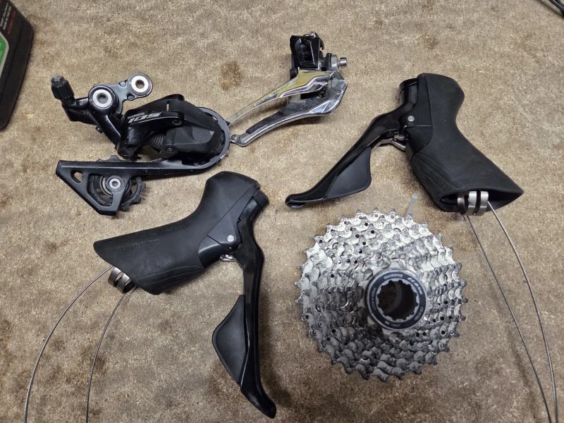 Sada Shimano 105 (2x11) – páky, měniče, kazeta