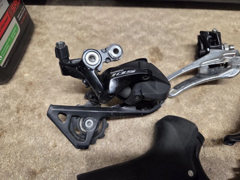 Sada Shimano 105 (2x11) – páky, měniče, kazeta