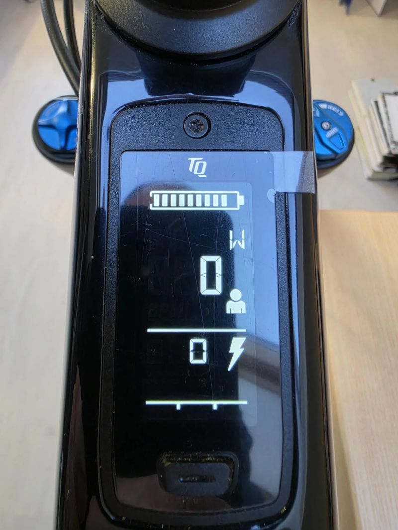 Špičkové, nikdy nejeté elektro TREK Fuel EXe 9.7, 0 km, koupeno Staněk Turnov, vystaveno v kanceláři