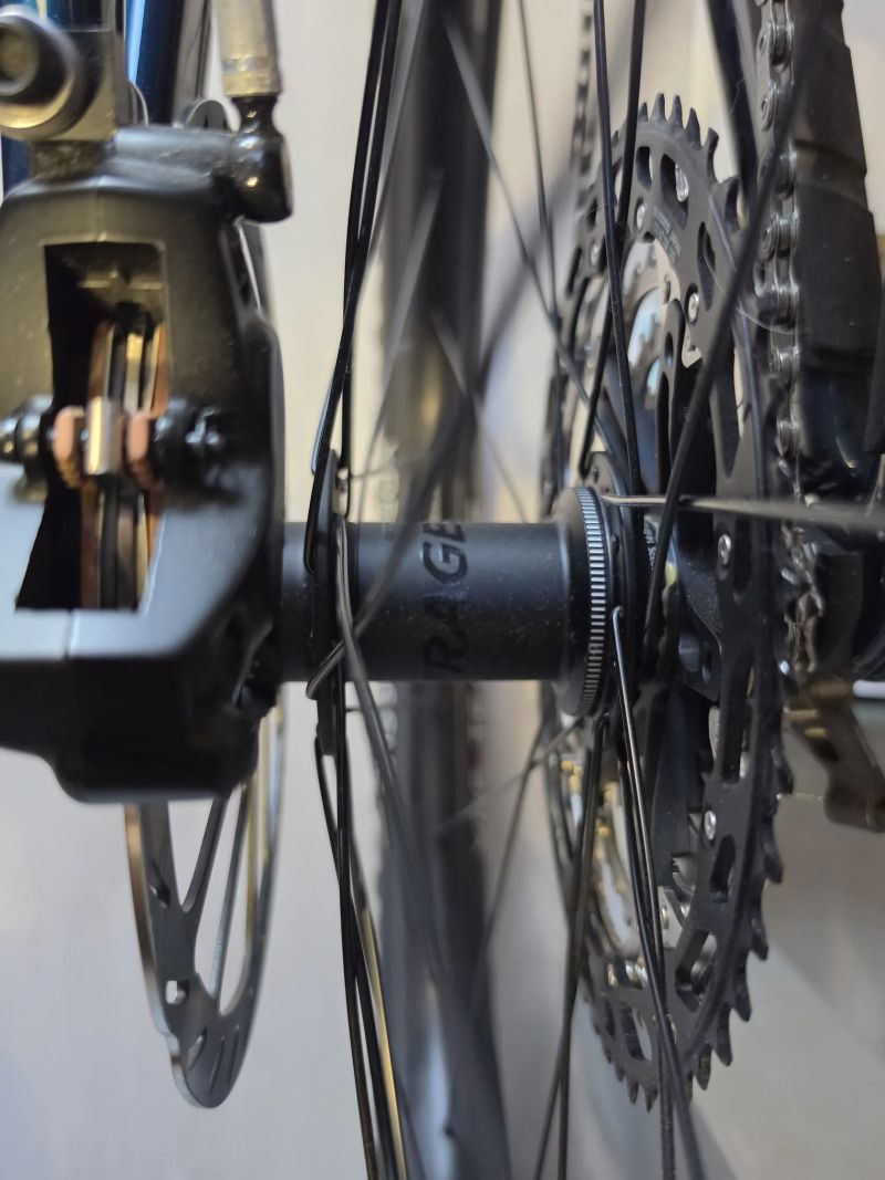 Špičkové, nikdy nejeté elektro TREK Fuel EXe 9.7, 0 km, koupeno Staněk Turnov, vystaveno v kanceláři