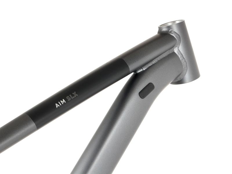 Cube Aim 27 1x11 grafitová S 2026