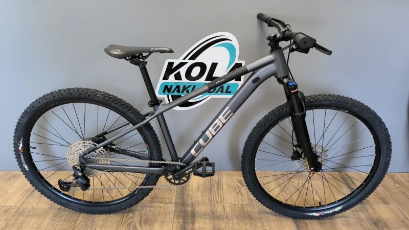 Cube Aim 27 1x11 grafitová S 2026