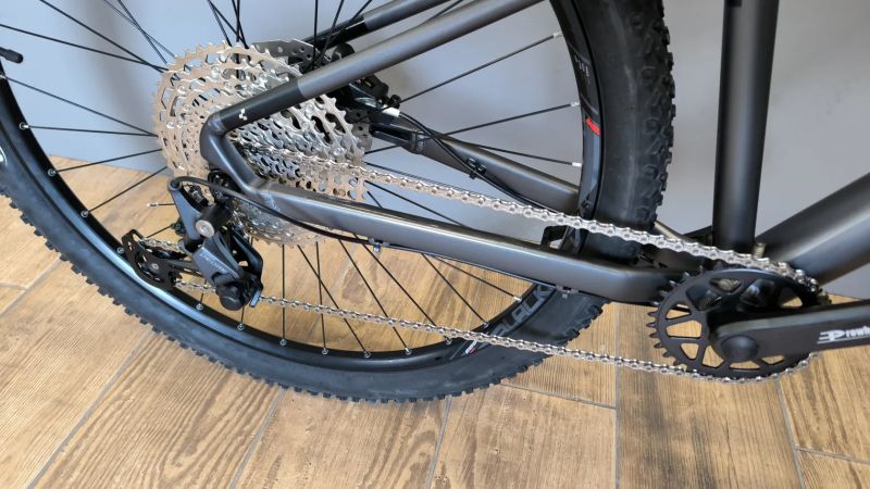 Cube Aim 27 1x11 grafitová S 2026