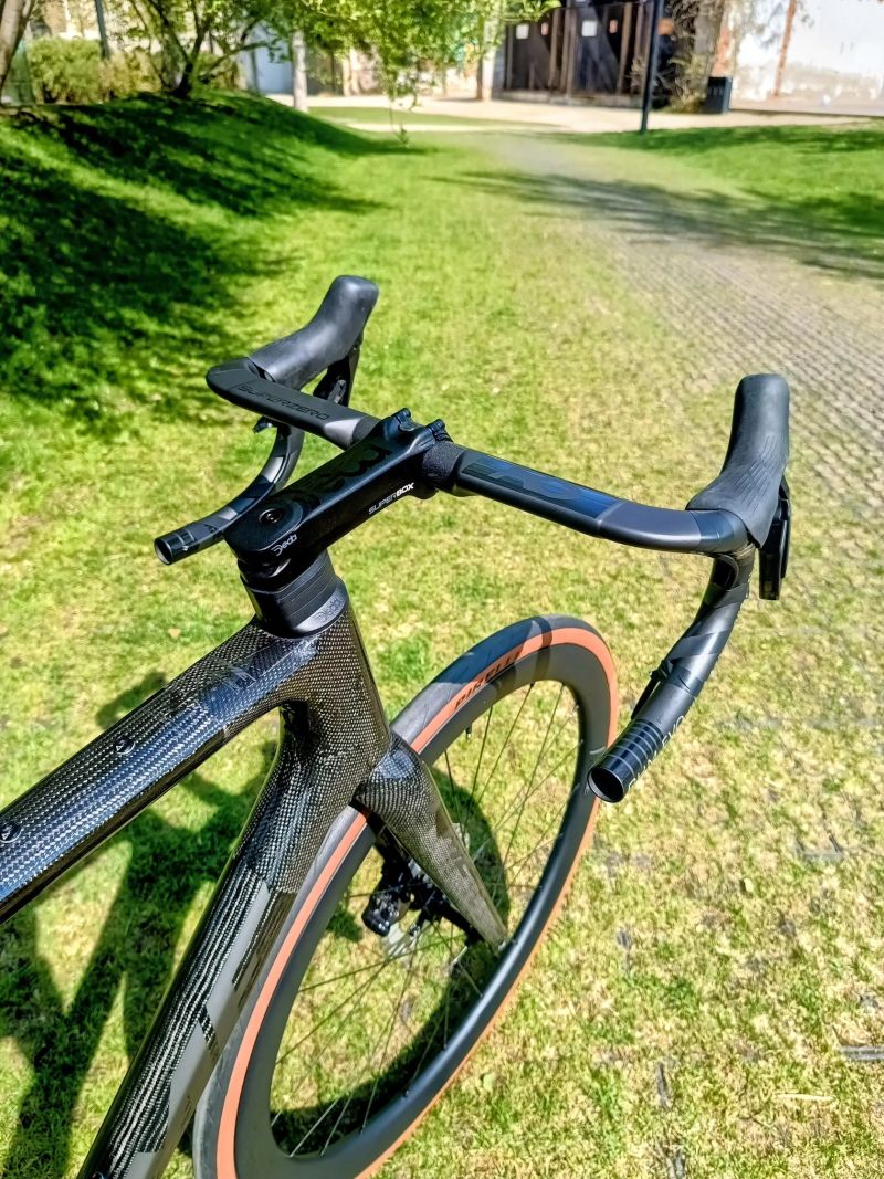 Time ADHX Gloss Carbon M + bike fit, možnost konfigurace