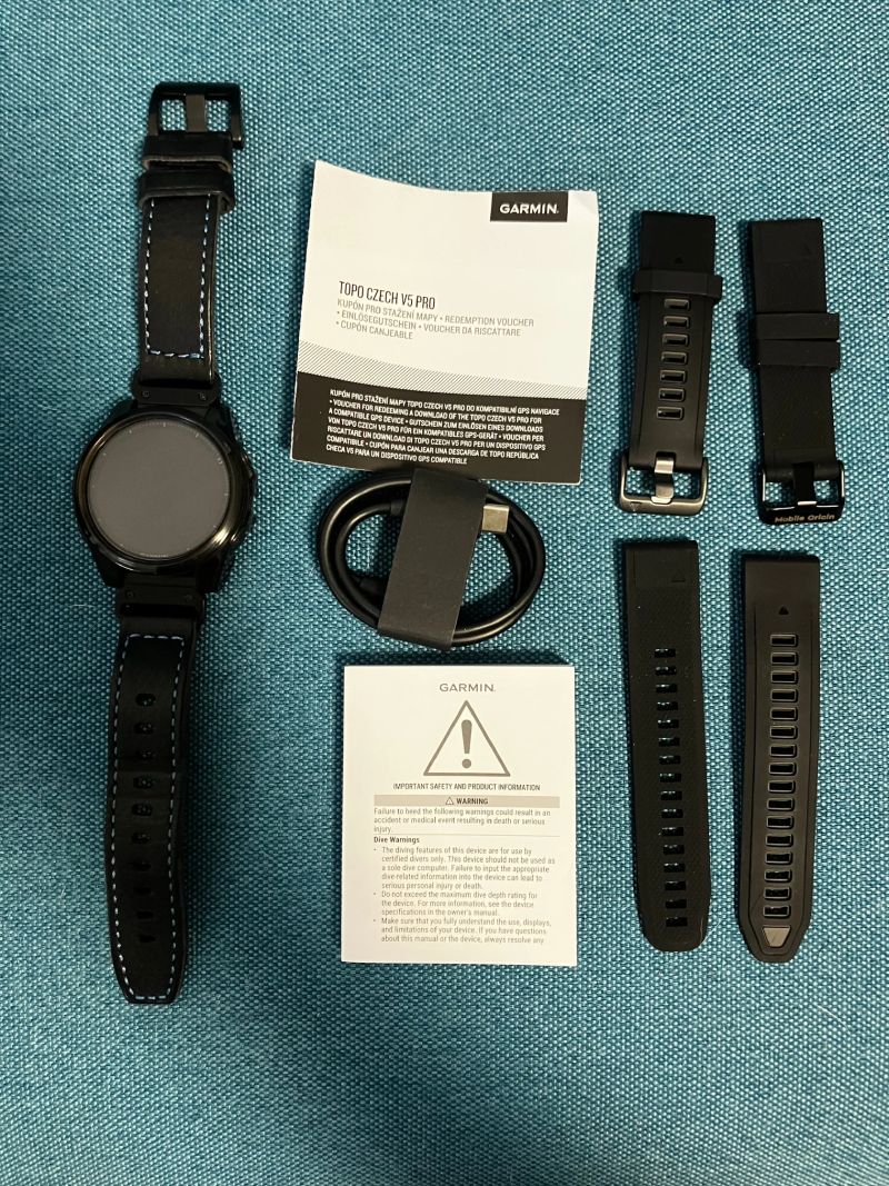 Garmin Fenix 8 AMOLED (43 mm) Sapphire, Carbon Gray DLC Titanium / Black.