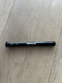 přední pevná osa RockShox 15x110 boost