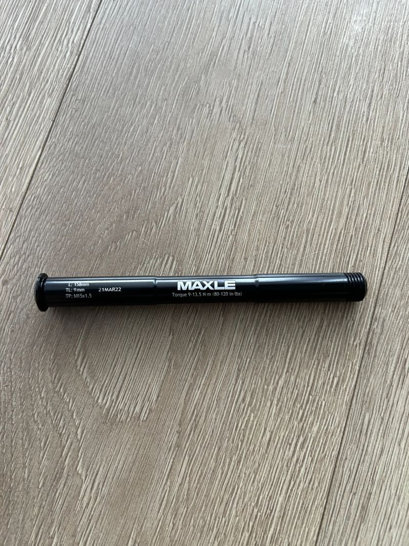 přední pevná osa RockShox 15x110 boost