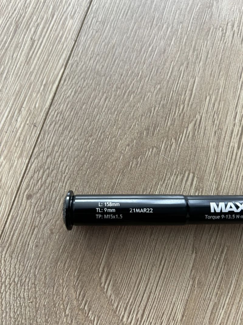 přední pevná osa RockShox 15x110 boost